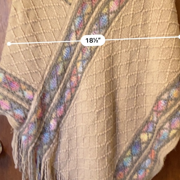 Fringe poncho - Picture 4 of 16